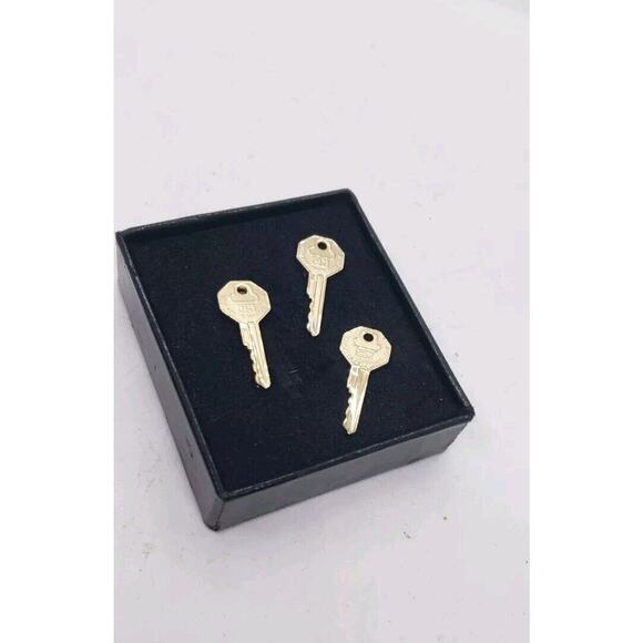 Vintage General Motors GM Key Tie Tack Clip & Cuff Links Car Truck Gold Plated - Picture 1 of 11